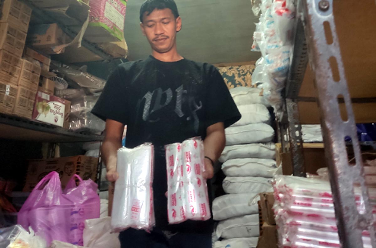 Harga Plastik di Pemalang Naik hingga Rp52 Ribu Per Kilogram, Pedagang Dikomplain Konsumen