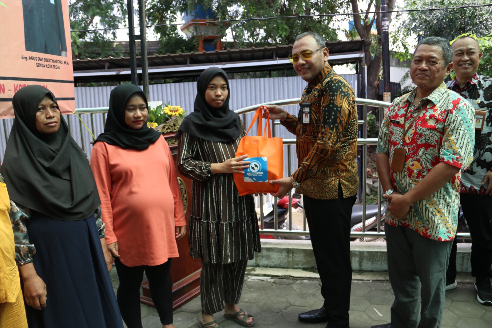 Busui dan Bumil di Tegal Terima Paket Gerimismatik dan Gemarikan