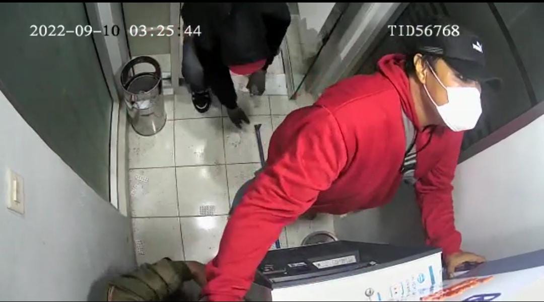 Kurang dari Semenit, Pencuri Berhasil Gondol Mesin ATM BRI Gumayun, Gunakan Dua Buah Linggis