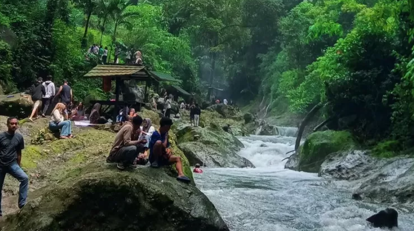 Tiketnya Ramah di Kantong, Ini 4 Wisata Alam di Pekalongan yang Suasananya Sejuk