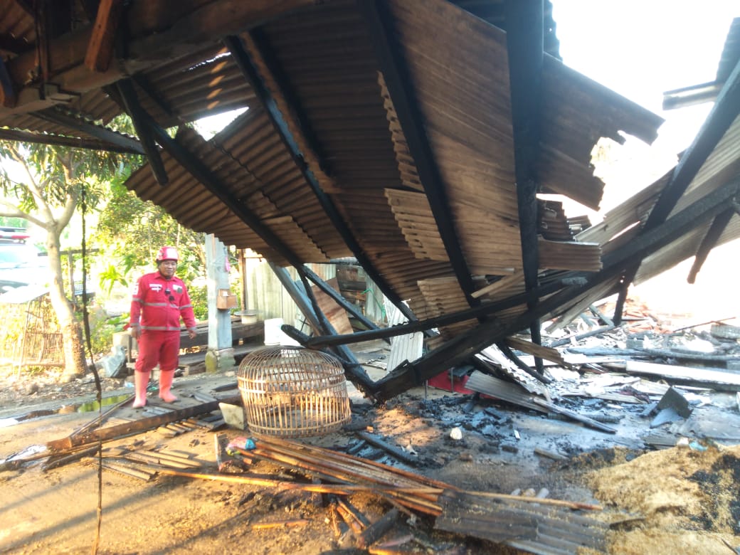 Diawali Bunyi Ledakan, Dapur Rumah Warga di Tegal Terbakar