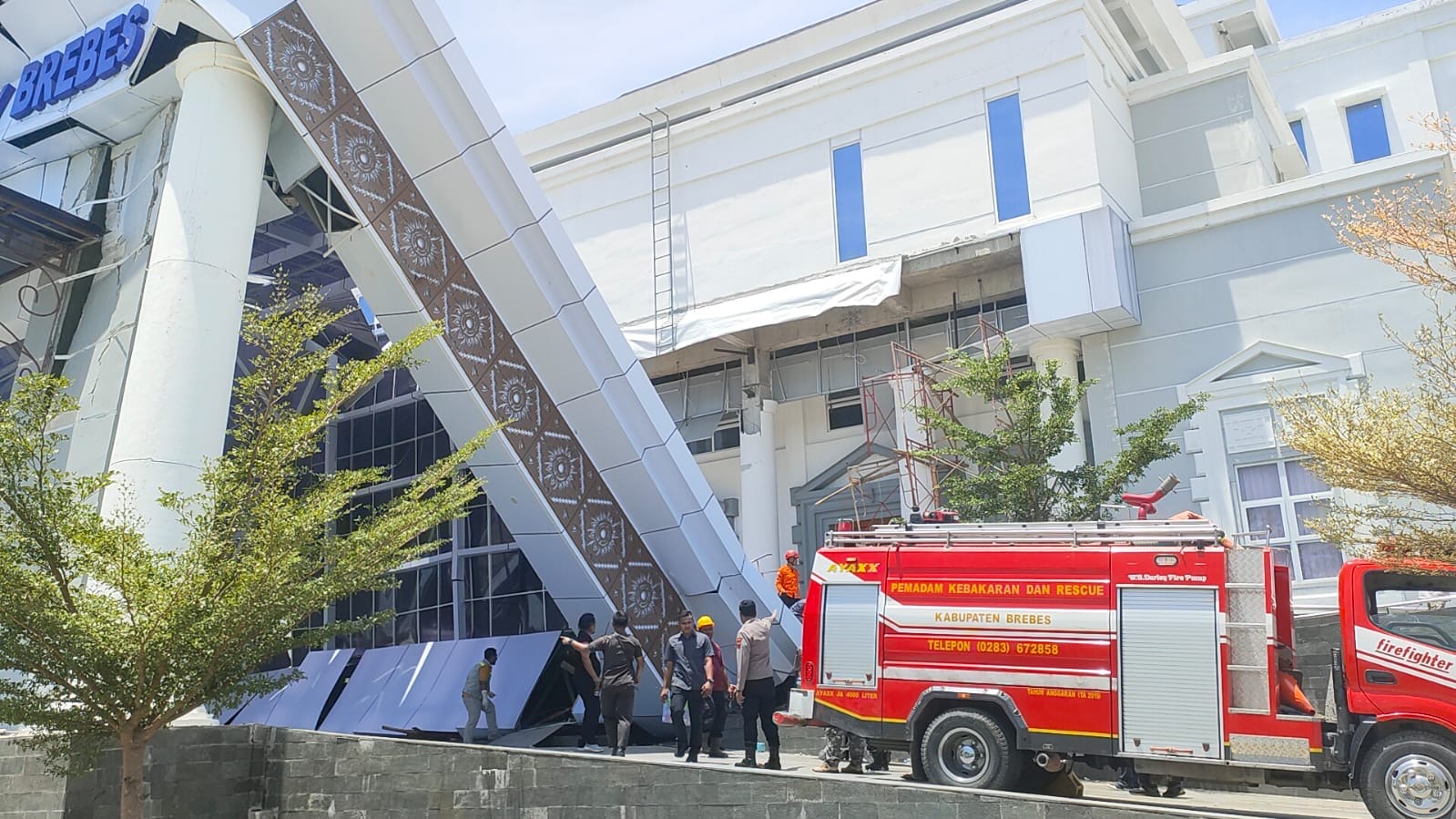 Atap Teras KPT Brebes Ambruk, Ini Cerita Pekerja yang Ada di Lokasi
