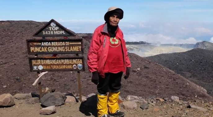 Mbah Yuni, Nenek 70 Tahun Asal Pekalongan Taklukan 14 Puncak Gunung di Indonesia, Salah Satunya Gunung Slamet