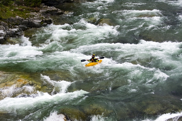 3 Spot Arung Jeram di Tegal yang Bikin Deg-degan tapi Ketagihan! Jerit Seru di Atas Arus