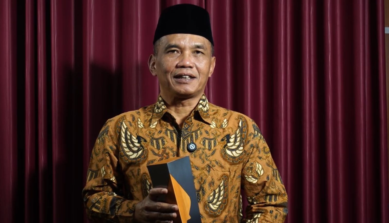 Dinilai Berdedikasi di Bidang Pertanian, Peternakan dan Perikanan, Ketua DPRD Jateng Raih Penghargaan