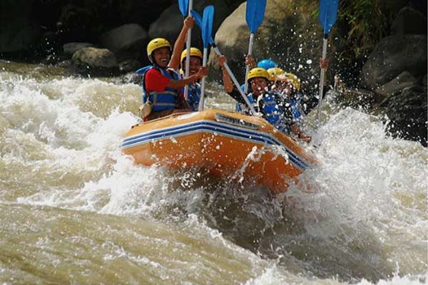 Di Balik Mitosnya, Sungai Serayu Tawarkan Lintasan Rafting yang Unik dan Ekstrem 