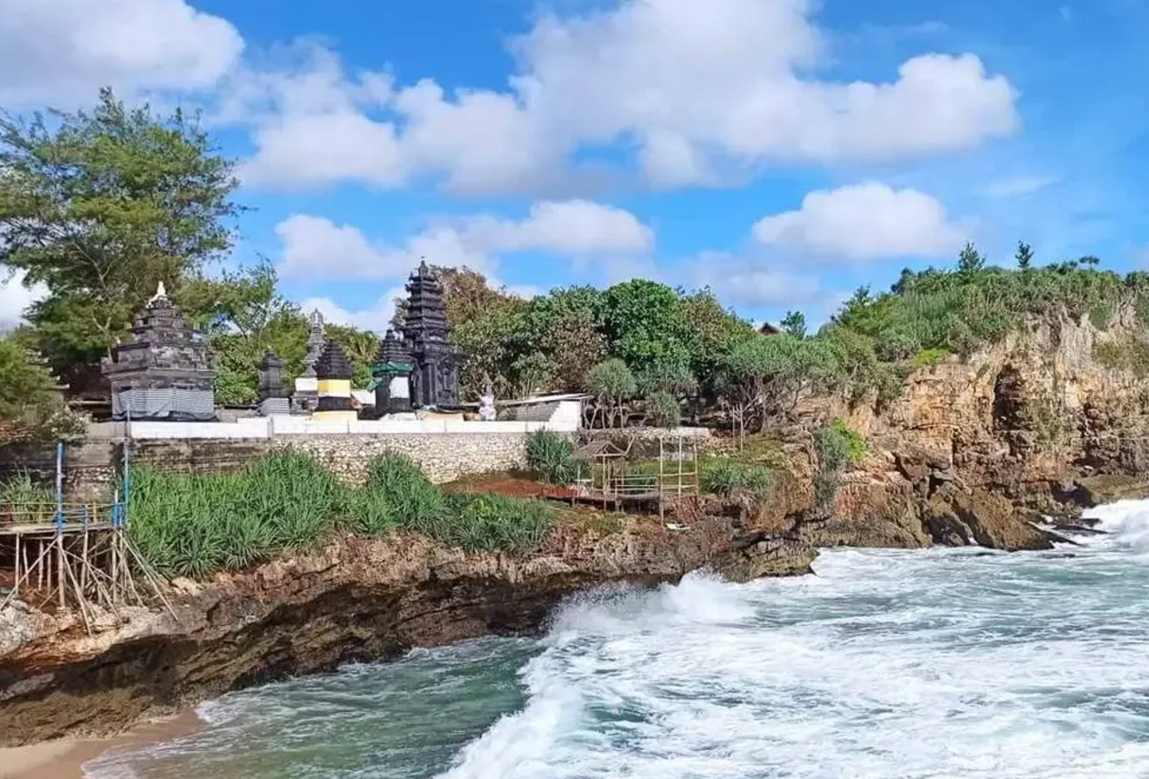 Mitos Pantai Ngobaran dan Cerita Mistis Prabu Brawijaya