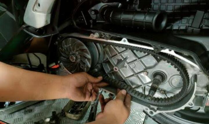 Perempuan Perlu Tahu! Begini 6 Cara Merawat Motor Matic Supaya Tetap Andal