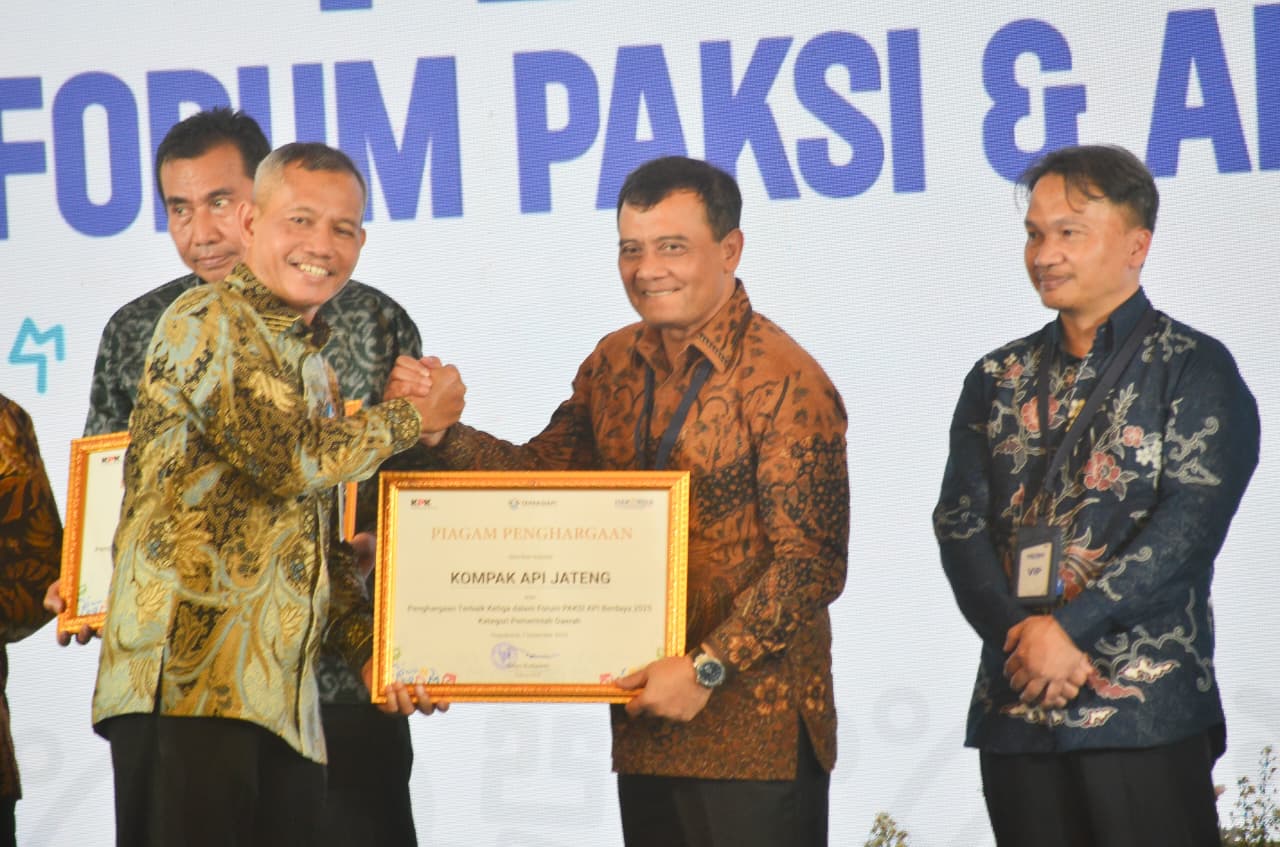 Gubernur Jateng Ahmad Luthfi Terima Dua Penghargaan Sekaligus dari KPK