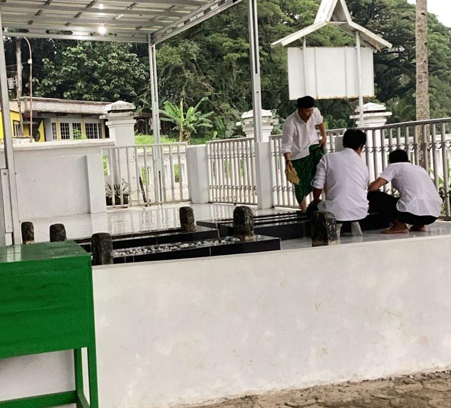  Kaji Manuskrip, Misi Penyelamatan Jejak Tegal dari Lembaran Tua yang Rapuh