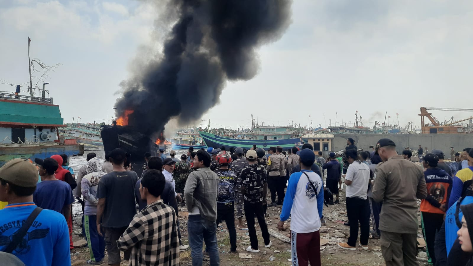 Kebakaran Kapal di Pelabuhan Tegal, Kerugian Capai Miliaran Rupiah