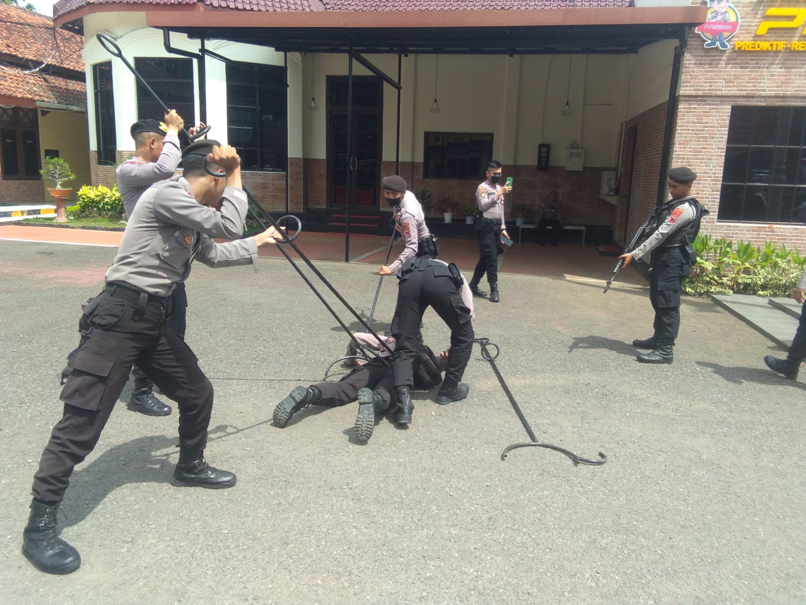 Antisipasi Insiden Bom Bandung, Mapolres Tegal Perketat Penjagaan