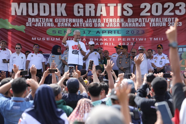 10.328 Warga Jateng Mudik Gratis dari Jakarta, Ganjar: Alhamdulillah Bisa Buat Mereka Sumringah