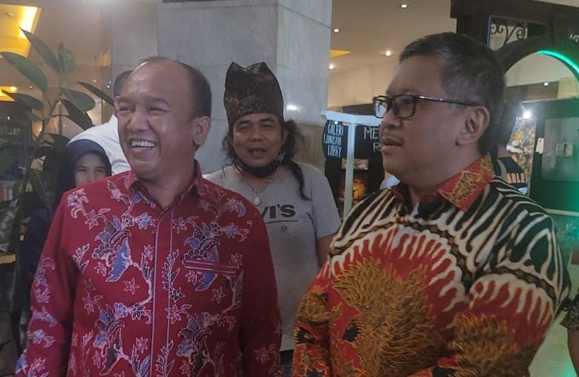 Wawalkot Tegal Jumadi Dampingi Sekjen PDIP Hasto Kristianto Buka Pameran Lukisan di Jakarta 