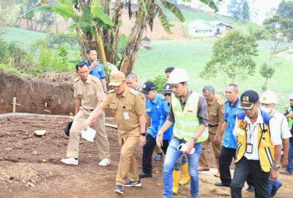 1 Bulan Lagi Krisis Air Bersih 9 Desa di Pulosari Teratasi, Pembangunan Air Baku Sudah 80 Persen