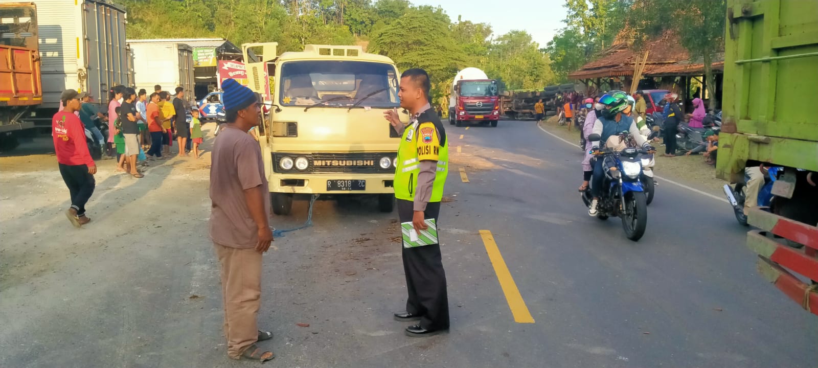 Truk Pengangkut Sapi Vs Truk Pengangkut Batu di Banyumas, 4 Ekor Sapi Tak Selamat 