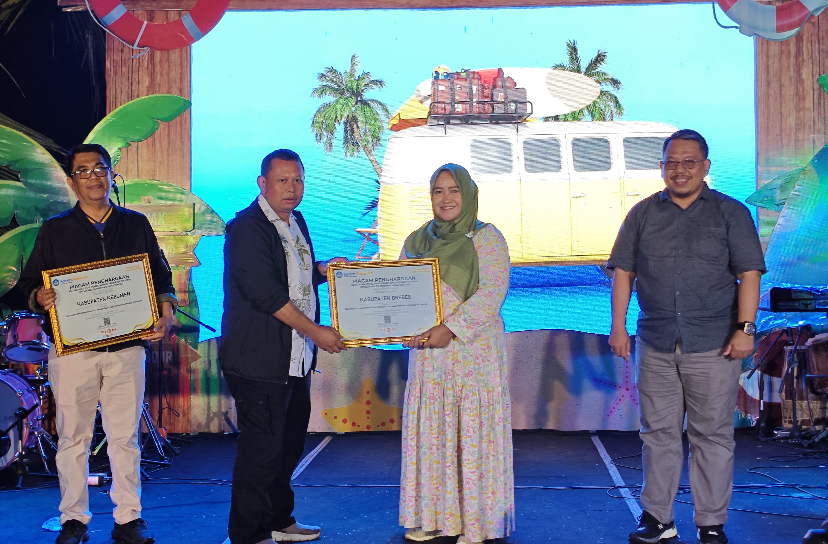 Keren! Pemkab Brebes Raih Penghargaan Dukungan Implementasi Hari Belajar Guru bagi Komunitas Belajar