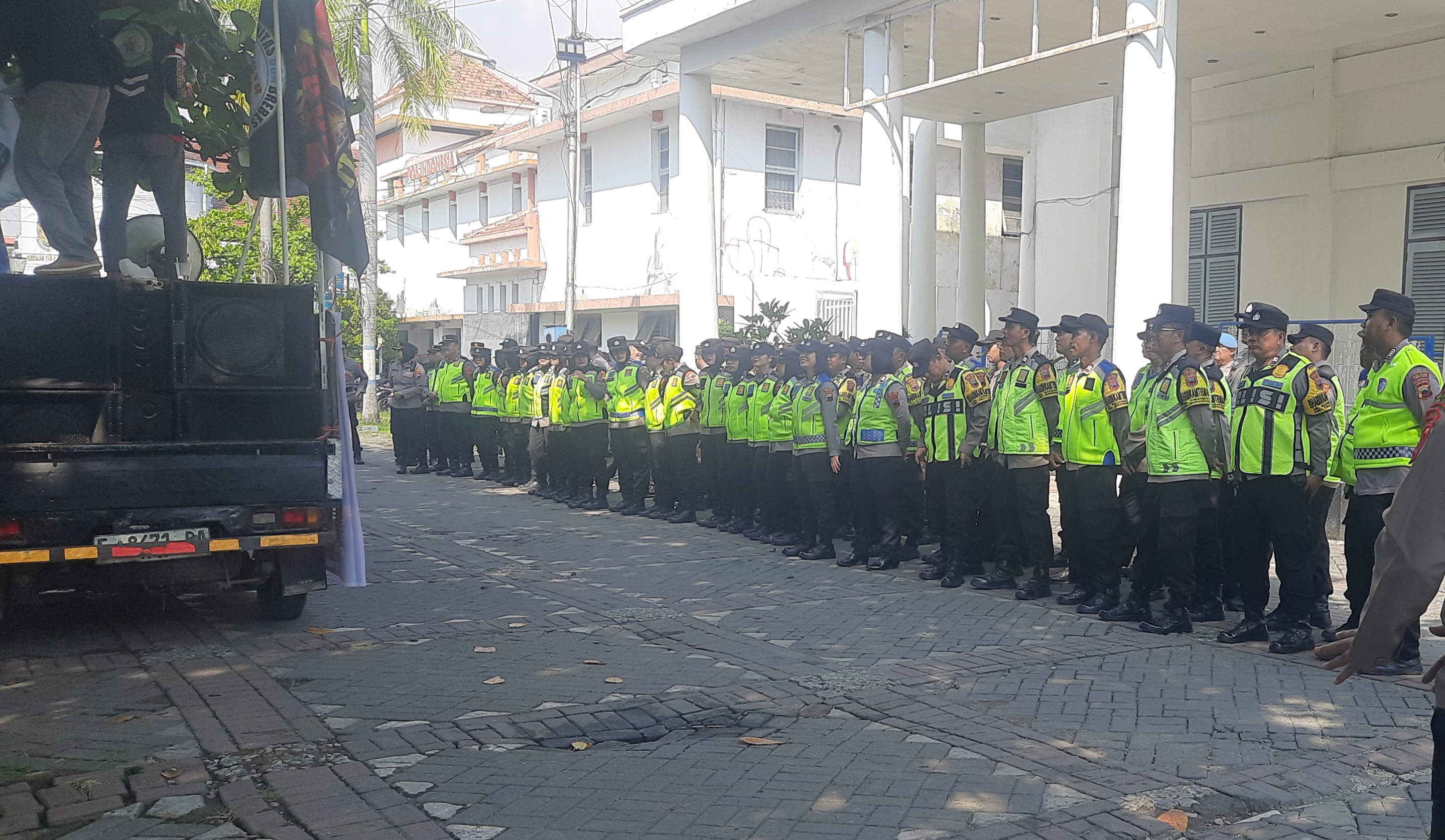 265 Polisi Diterjunkan Amankan Aksi Unjuk Rasa Driver Ojol di Tegal