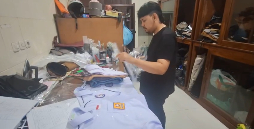 Jelang Masuk Sekolah, Penjahit Seragam di Brebes Kebanjiran Order