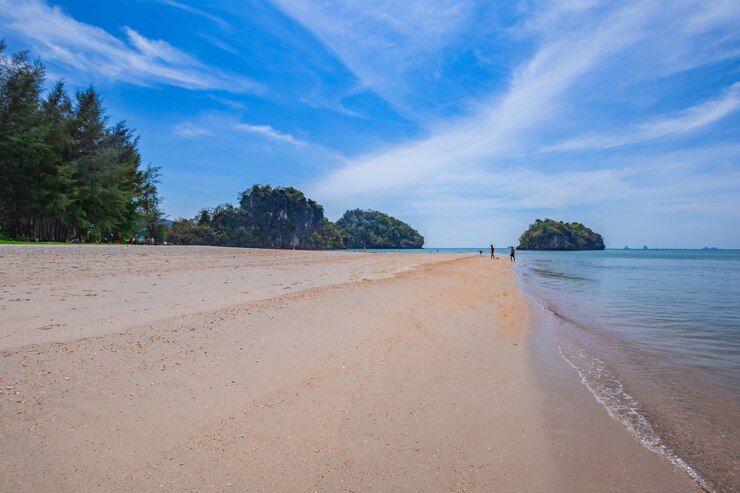 7 Pantai Eksotis di Jawa Tengah yang Mudah Dijangkau Wisatawan