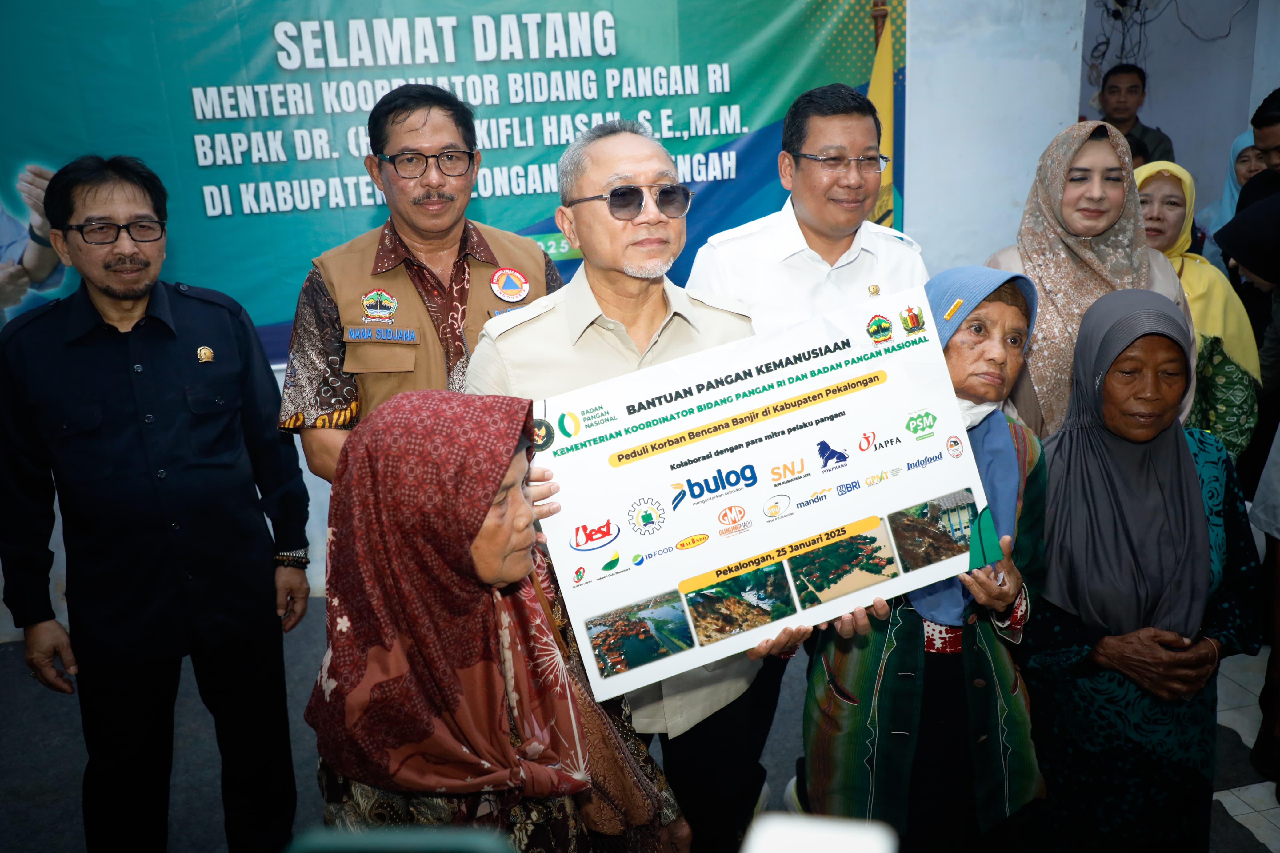 Salurkan Bantuan Korban Banjir Pekalongan, Nana Sudjana Gandeng Zulkifli Hasan