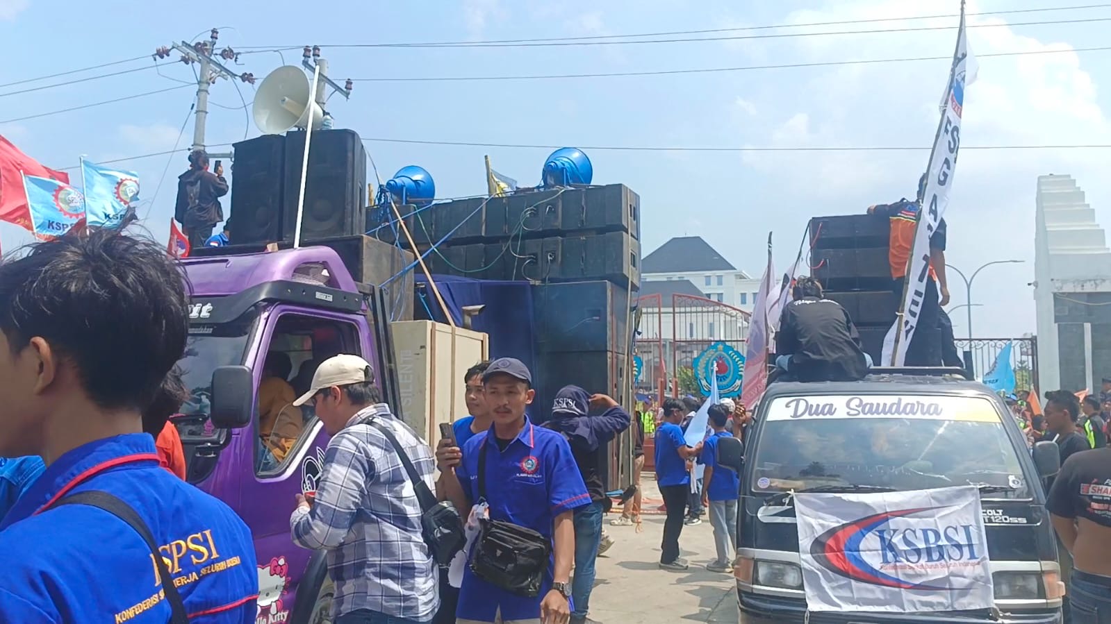 Buruh di Brebes Gelar Aksi Demo Tuntut Penerapan UMSK 2026