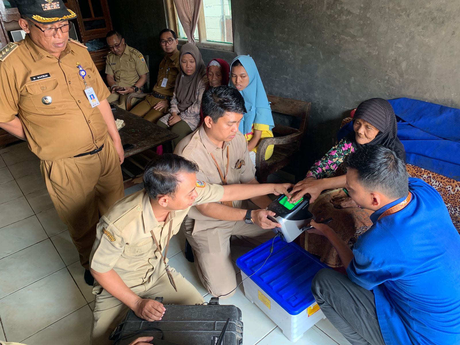Pelayanan Inklusif, Lansia dan Disabilitas di Pelosok Dusun Pemalang Jalani Perekaman KTP Langsung di Lokasi