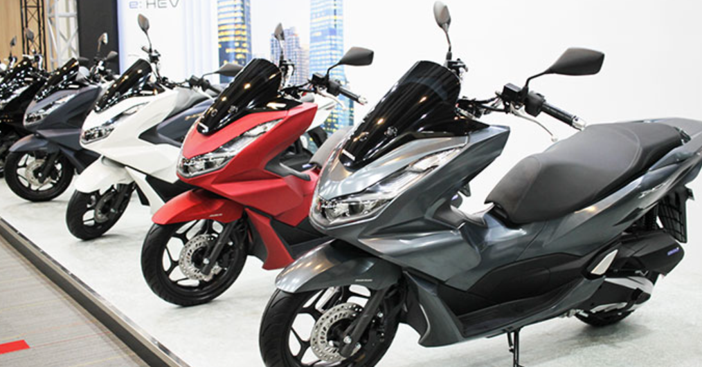 Apa Rahasia di Balik Honda PCX 2024 yang Bikin Penggemar Rela Antre? Cek di Sini