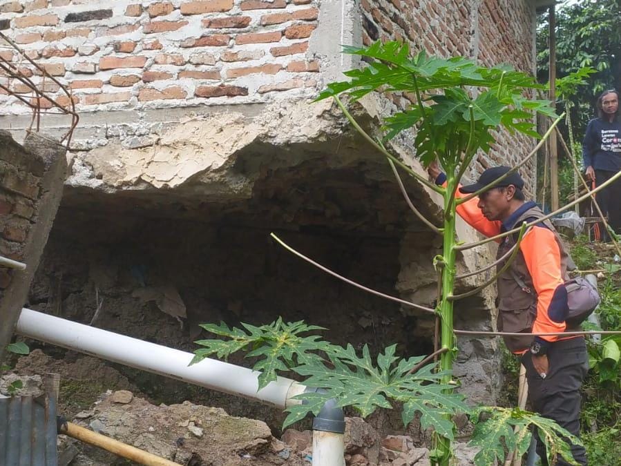 Brebes Longsor, 5 Rumah Warga Desa Plongpong Kecamatan Sirampog Rusak Berat