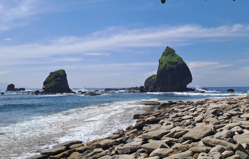 10 Pantai Terindah di Jawa Timur yang Wajib Dikunjungi saat Akhir Pekan
