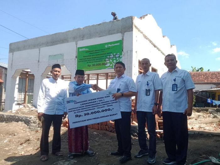 Perhutan Gelontorkan Bantuan 30 Juta untuk Pembangunan RTQ dan Masjid Al Falah Pegirikan Tegal