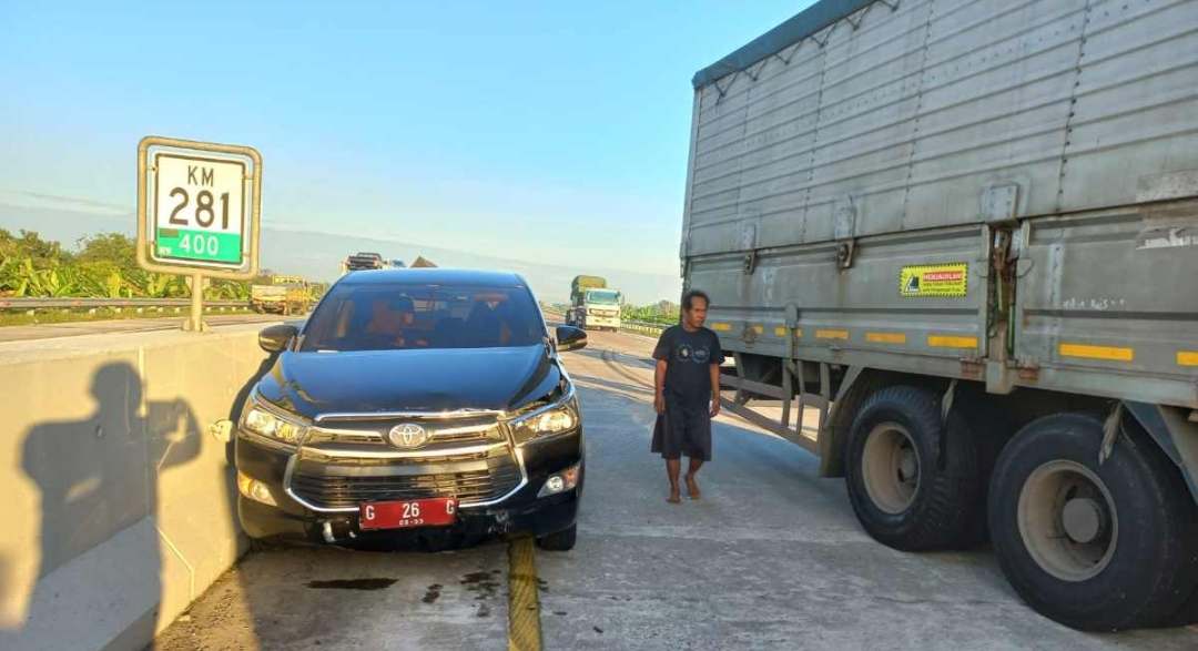 Mobil Dinas Pejabat Brebes Alami Kecelakaan di Tol, Bukan yang Pertama