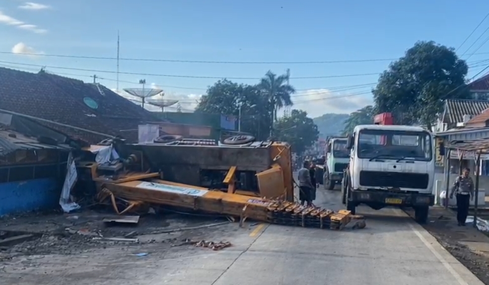 Kronologi Kecelakaan Mobil Crane di Bumiayu Brebes yang Tewaskan 2 Orang, Pemilik Rumah Dengar Benturan Keras