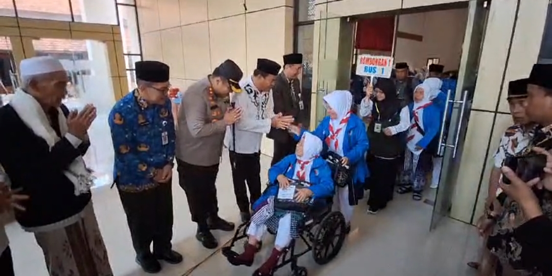 1.052 Calon Jemaah Haji Asal Brebes Mulai Diberangkatkan, Tertua 92 Tahun dan Termuda 20 Tahun