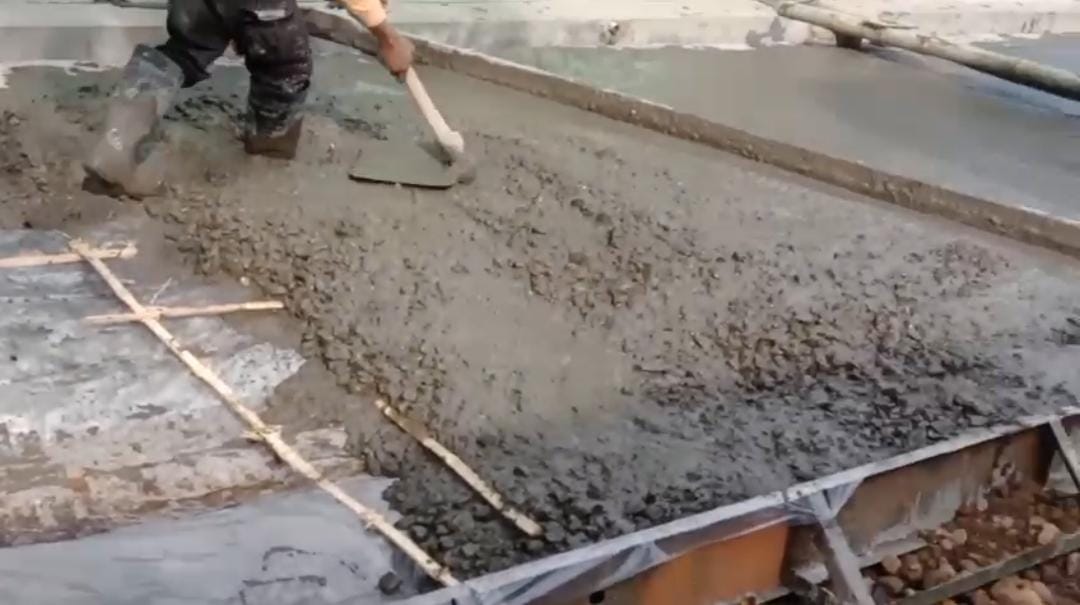 Dianggarkan Rp122,3 Juta, Peningkatan Jalan Rabat Beton di Desa Sidamulya Tegal Tak Pakai Besi 