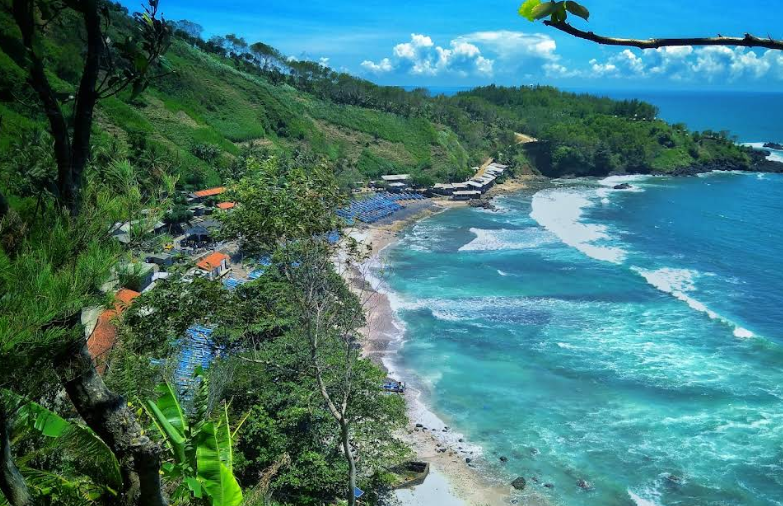 8 Pantai Murah di Jawa Tengah dengan View Mirip Bali, Wajib Dikunjungi!