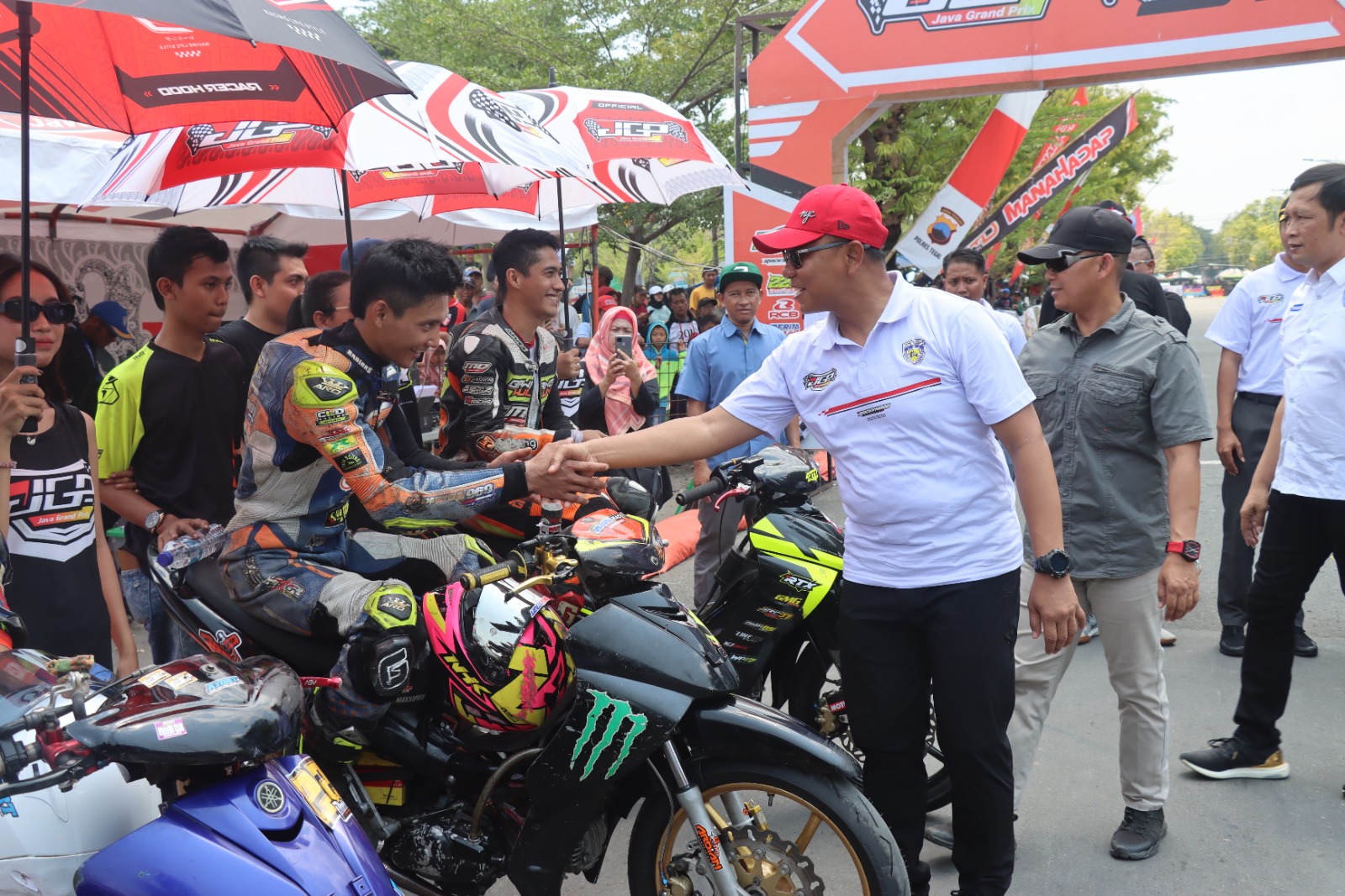 Bertabur Hadiah, Road Race Java Grand Prix Seri ke-3 Digelar di Alun-alun Hanggawana Slawi