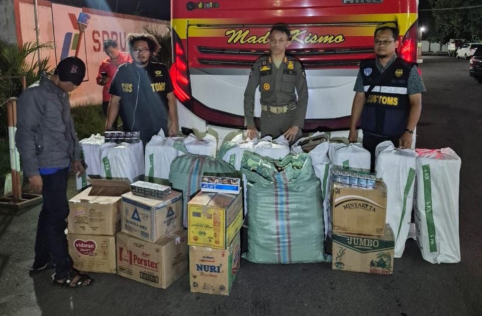 Ilegal! 116 Ribu Batang Rokok Tanpa Pita Cukai Diamankan Satpol PP dan Tim Cempe-X di Jalan Tol Tegal 