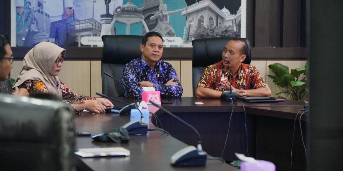 Pemkab Tegal Bagikan Strategi Kelola Videotron Rp1,3 Miliar ke Pemkab Grobogan