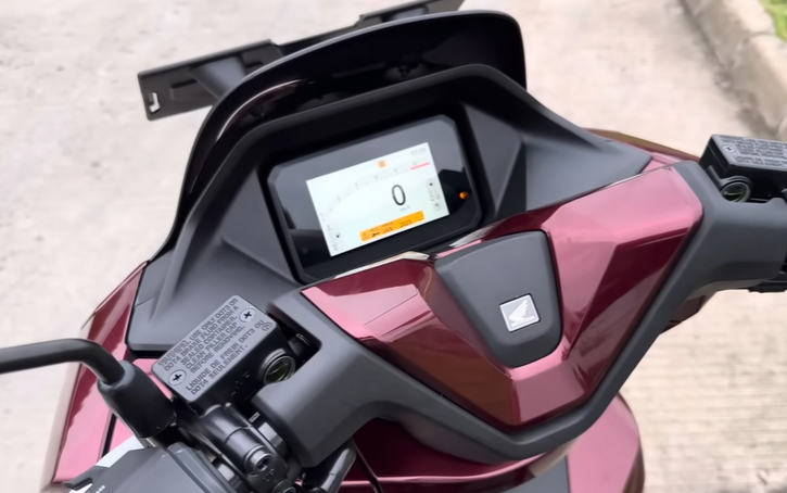 Dijamin Gak Nyasar di Jalan, Ini Manfaat Fitur RoadSync di Honda PCX 160 2025