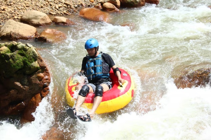 3 Wisata River Tubing View Paling Memukau di Jawa Tengah