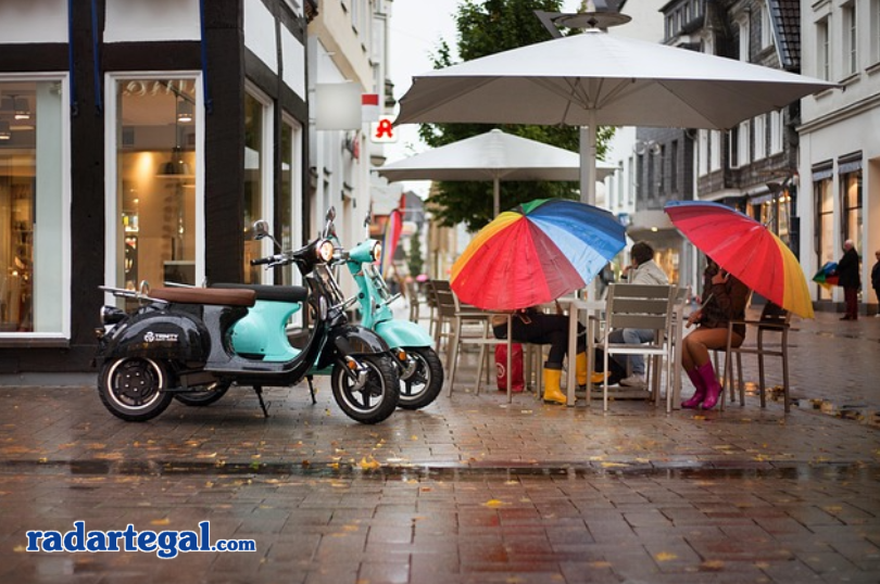 7 Tips Perjalanan Jauh dengan Motor Listrik, Awas Mesin Mati di Jalan