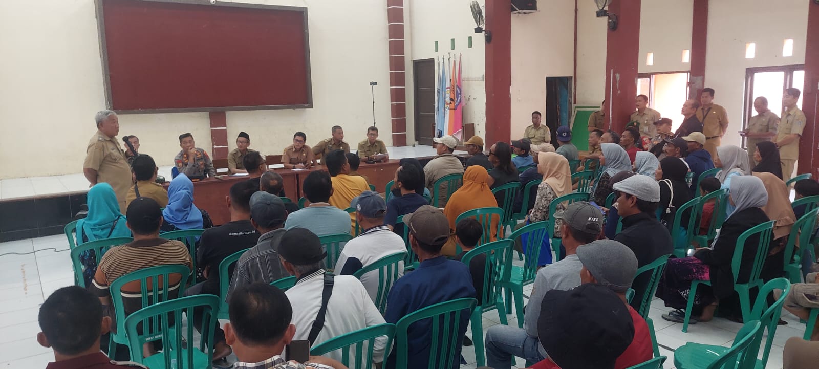 Kecewa dengan Sistem Zonasi PPDB, Ratusan Warga Geruduk SMKN 1 Warureja Kabupaten Tegal  