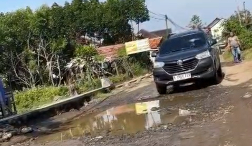 Sukseskan Program Kerja 100 Hari Bupati, DPU Perbaiki Sejumlah Titik Ruas Jalan di Brebes