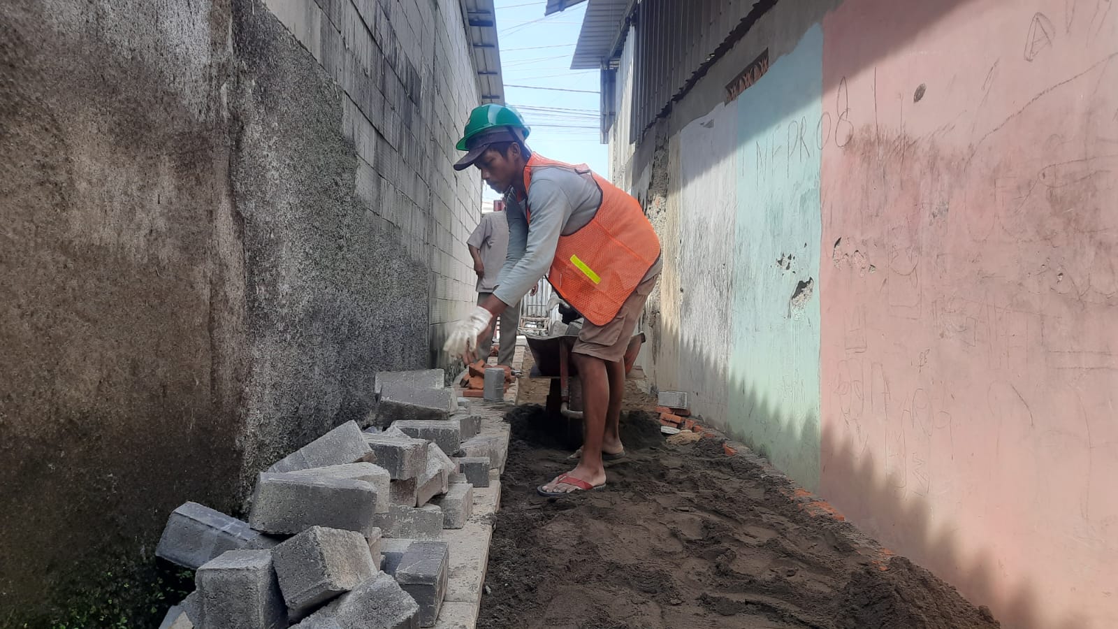 Tidak Asal-asalan, Proyek Peninggian Paving dan Saluran Air di Tegal Sudah Tercapai 50 Persen