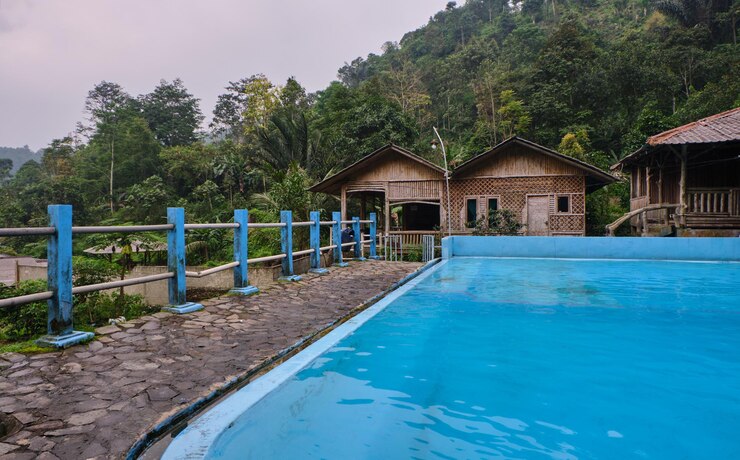 4 Kolam Renang Berlatarkan Pemandangan Alam di Tegal