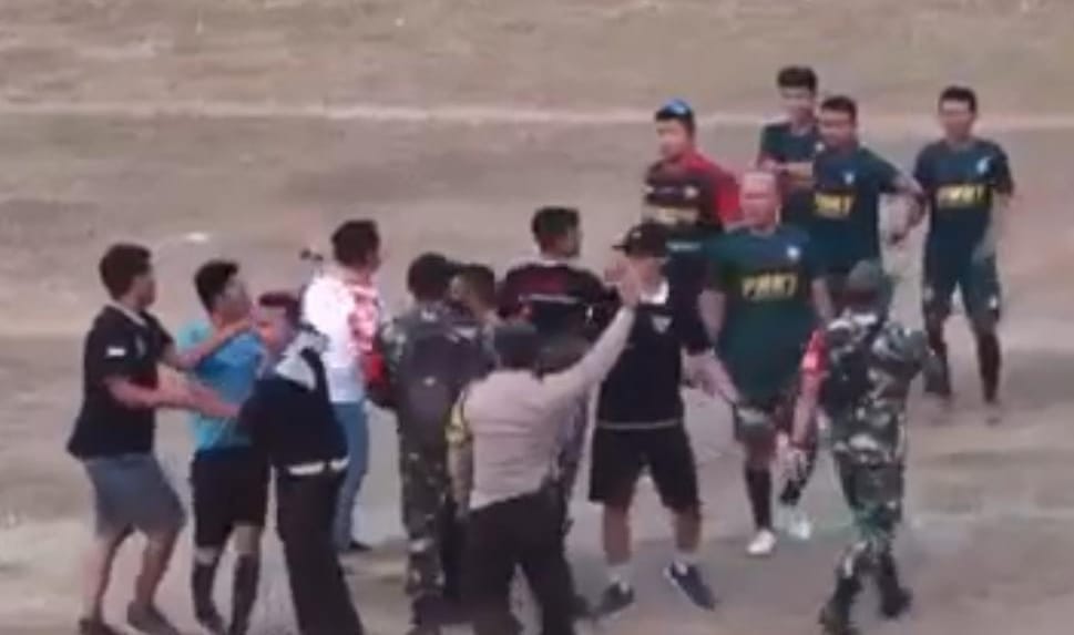 Insiden Pemukulan Terhadap Wasit Warnai Semifinal Turnamen Sepakbola di Tegal