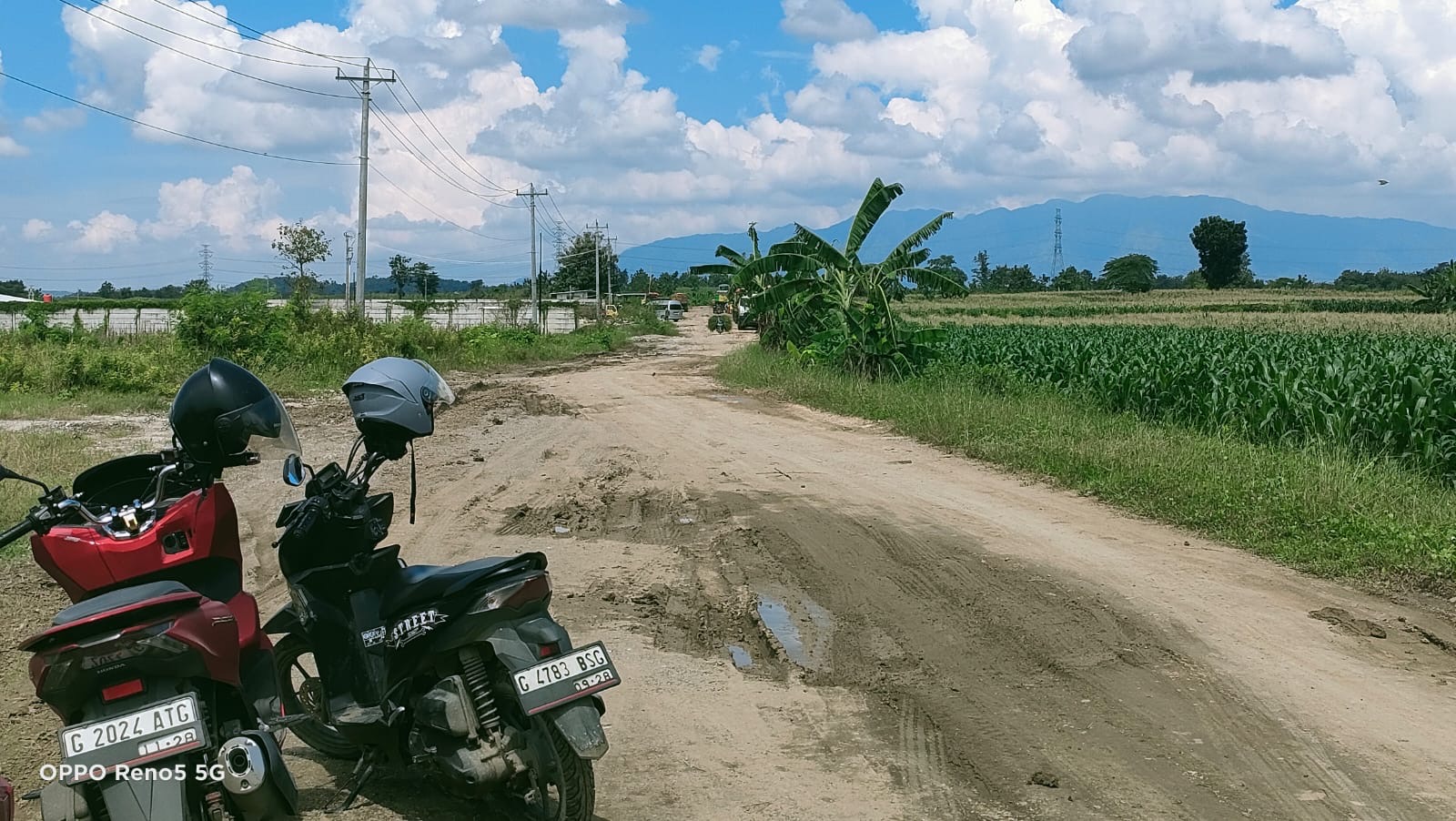 Keluhkan Jalan yang Rusak di Brebes, Pekerja Desak Pemkab Segera Bertindak