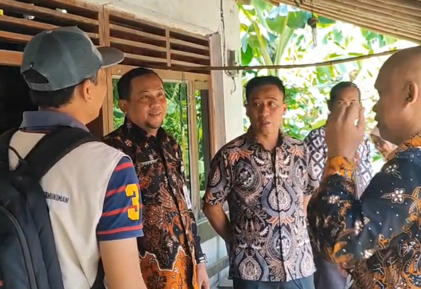 Sukseskan Program 100 Hari Kerja Bupati Brebes, Dinperwaskim Monitoring Bantuan Jambanisasi dan Bedah Rumah