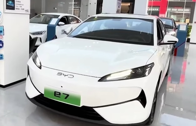 Dibanderol Rp200 Jutaan, Mobil Listrik BYD E7 Punya Keunggulan Ini yang Cocok Buat Anak Muda